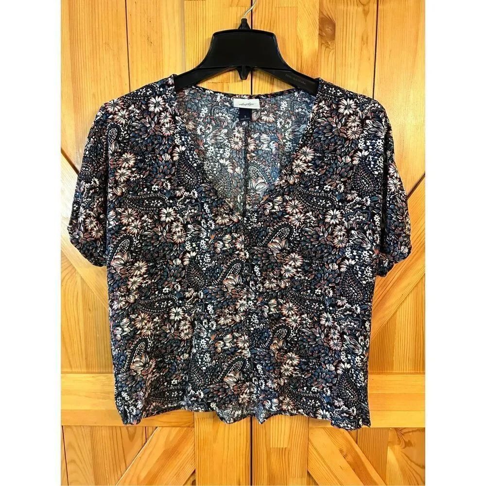 Daytrip Leafy Textured Top Size Small Short Sleeve (4092)